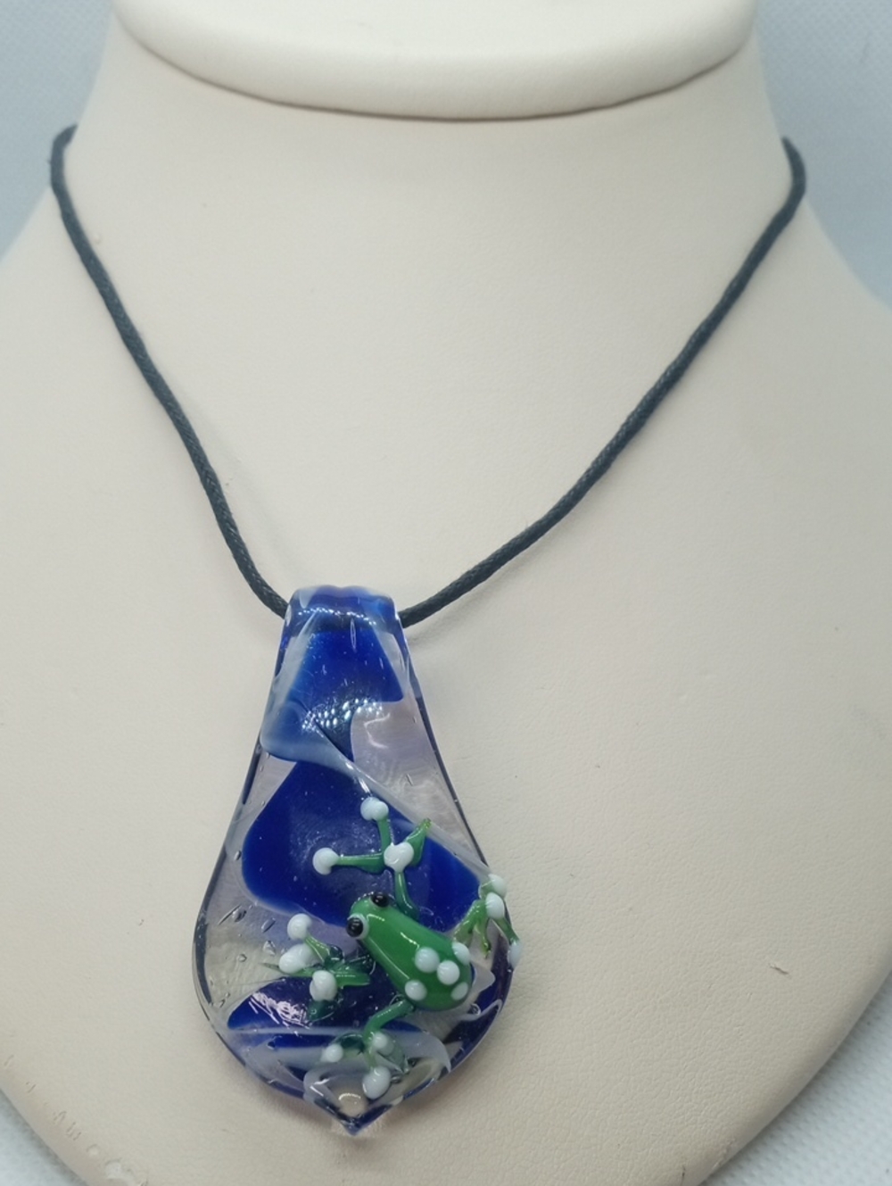 ARTISAN GLASS FROG ON A RAINDROP - Picture 1 of 10
